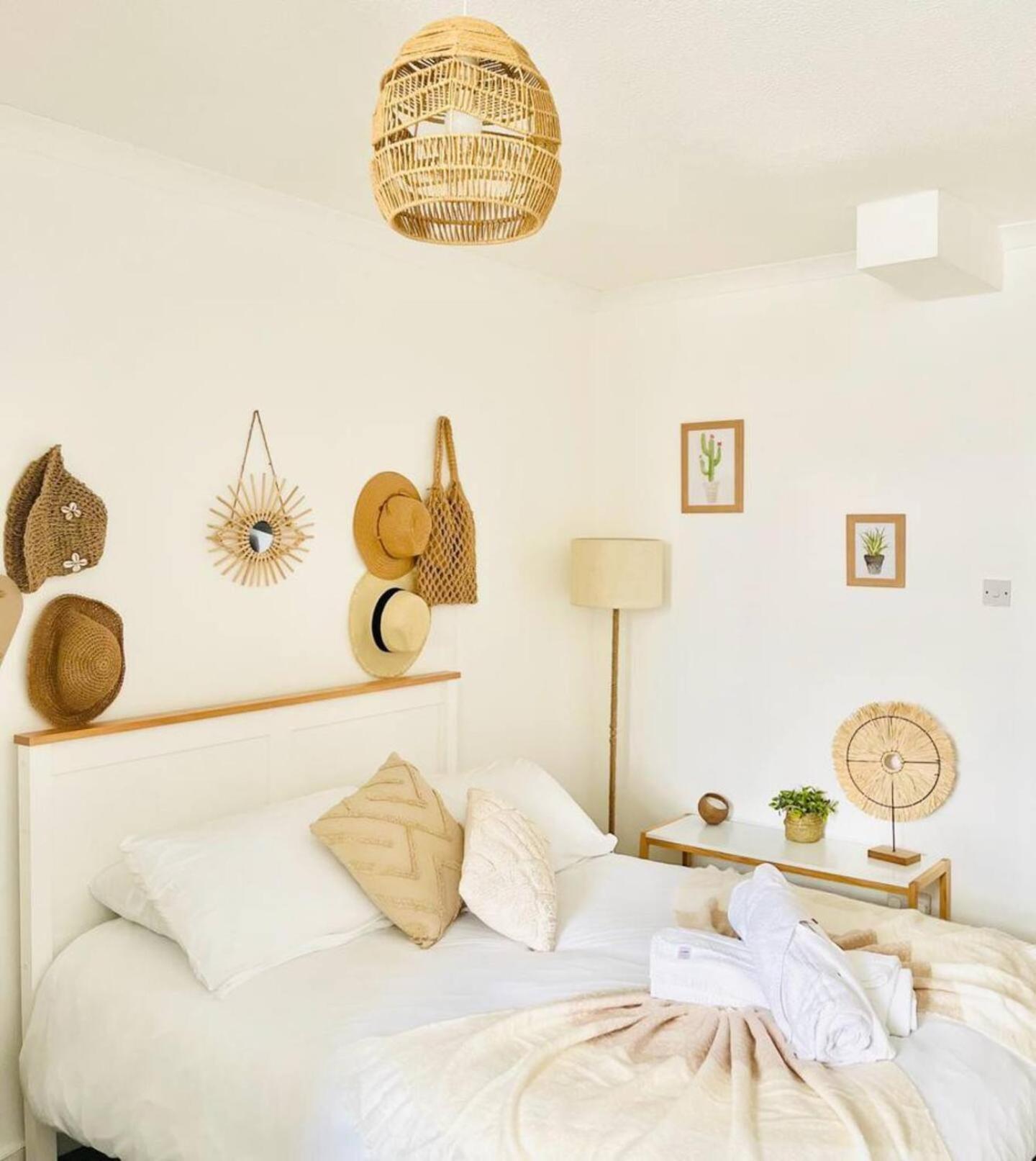 Stunning 3 Double Bedroom Beach Front Apartment Portsmouth Eksteriør billede